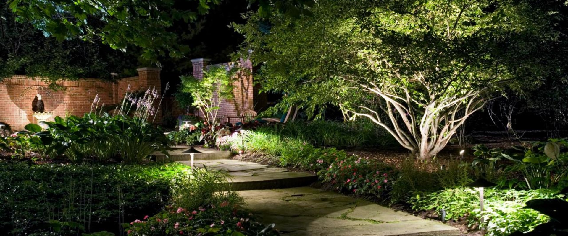 how-far-apart-should-landscaping-lights-be